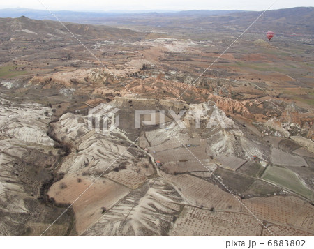 トルコ　カッパドキアを飛ぶ 6883802