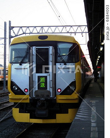 特急　新宿さざなみ　回送　E257系　500番台　高尾駅 6884003