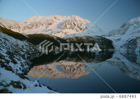 立山みくりが池の逆さ立山 6887483
