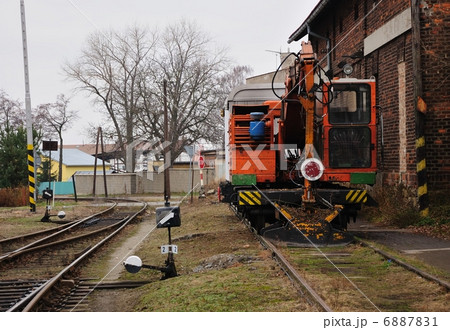 Service train 6887831