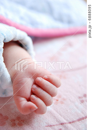 生まれたままの爪 6888095