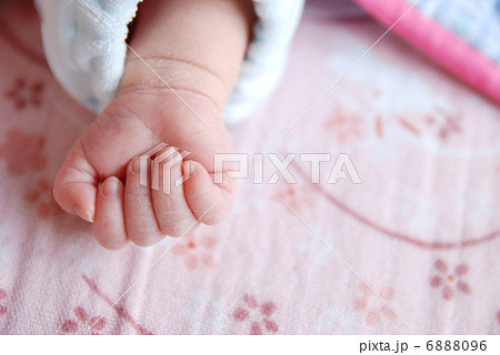 生まれたままの爪 6888096