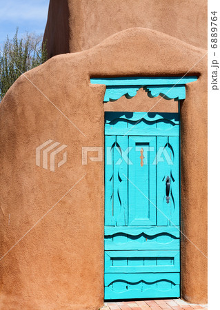サンタフェの青いドア 6889764