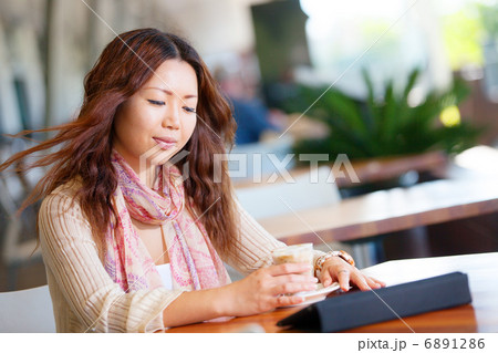 午後のひと時 午後のひと時 6891286