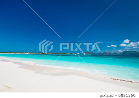 Caribbean beach and sea 6891560