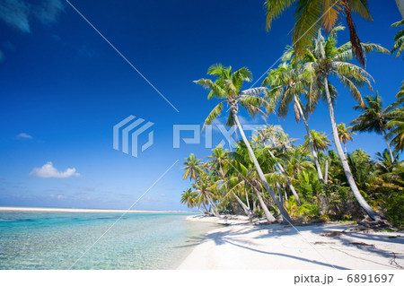 Perfect tropical beach Perfect tropical beach 6891697