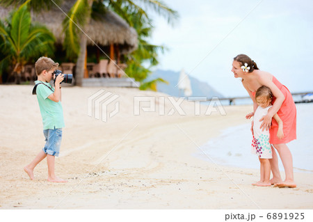 Family at beach 6891925