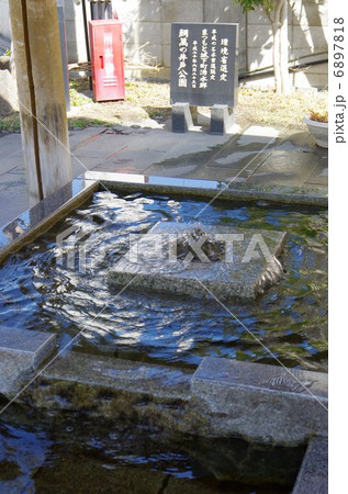 まつもと城下町湧水群：鯛萬（たいまん）の井戸 6897818