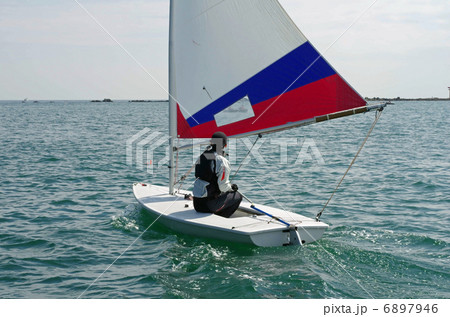 ヨットのある風景 6897946