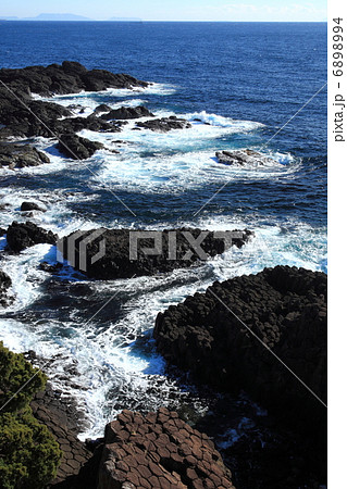 伊豆下田　爪木崎の海 6898994