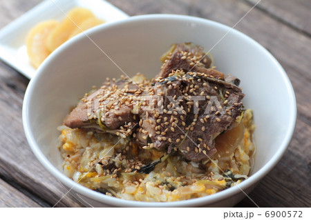 ブリ鍋の締めご飯 ブリのアラを乗せたおじや ブリ鍋の締めご飯 ブリのアラを乗せたおじや 6900572