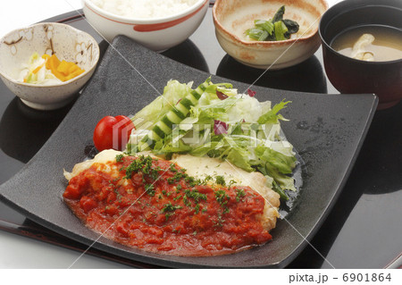トマトかつの食事　 6901864