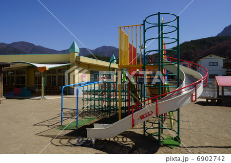 保育園の遊具 6902742