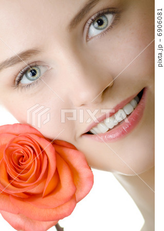 beautiful woman closeup with rose 6906081