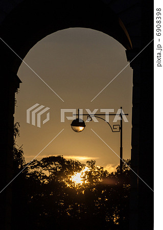lamppost silhouette in sunset 6908398