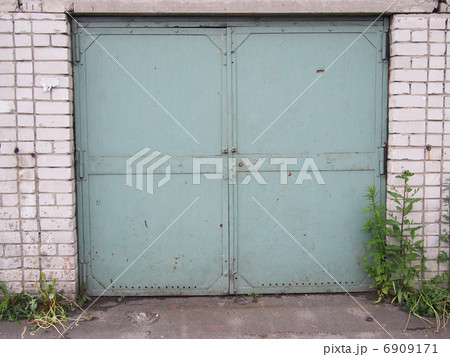 garage doors garage doors 6909171