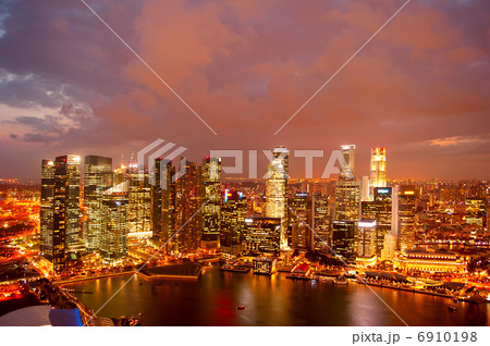 Singapore at dusk 6910198