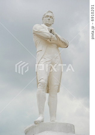 Tomas Stamford Raffles statue 6910201