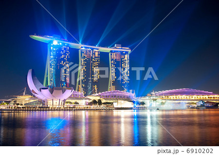Marina Bay Sands at night 6910202