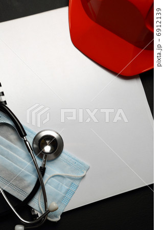 Manual with red helmet and stethoscope 6912139