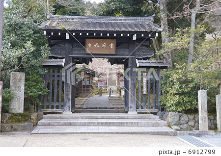 常寂光寺の「山門」（京都市右京区嵯峨小倉山小倉町） 6912799