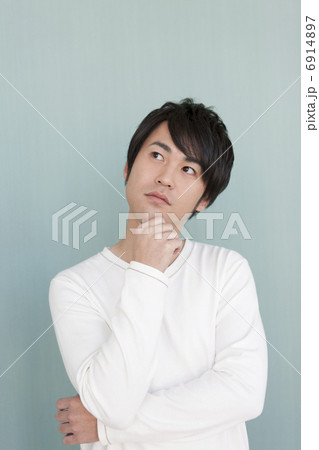 考える男性 考える男性 6914897