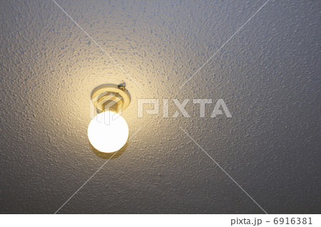 マンション洋室の天井の照明 マンション洋室の天井の照明 6916381