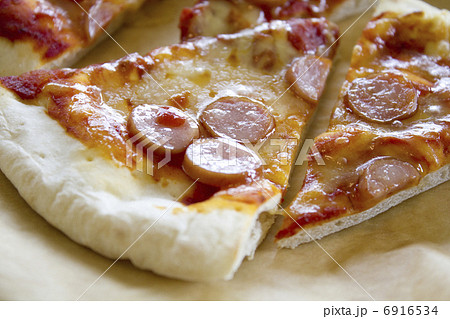 レトルト食品のピザ 6916534