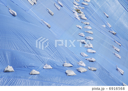 青い防水シート 6916568