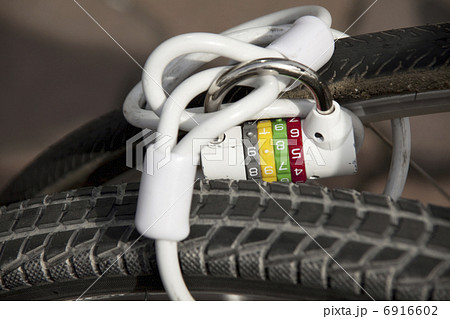 自転車のワイヤーロック 6916602