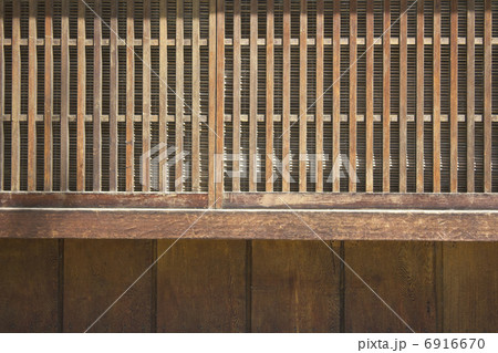 和風建築の格子の窓の写真素材