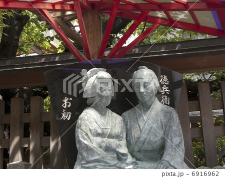 曾根崎心中のお初と徳兵衛の銅像 6916962