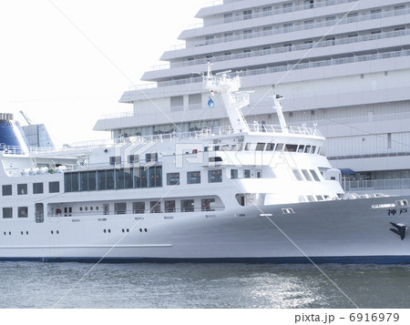 神戸港のルミナス神戸2と神戸オリエンタルホテル 6916979