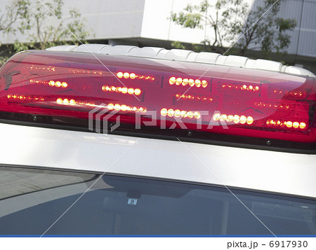 救急車の赤色灯 6917930
