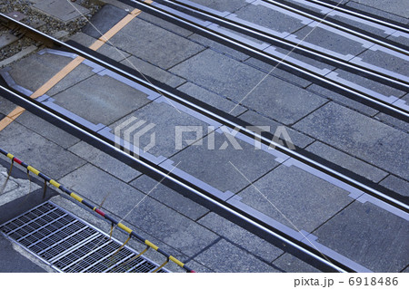 電車の踏切 6918486