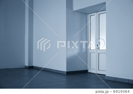 The glazed door 6919364