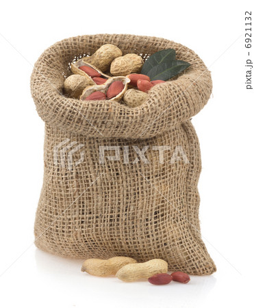 nuts peanuts isolated on white nuts peanuts isolated on white 6921132