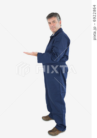 Mature technician gesturing Mature technician gesturing 6922864