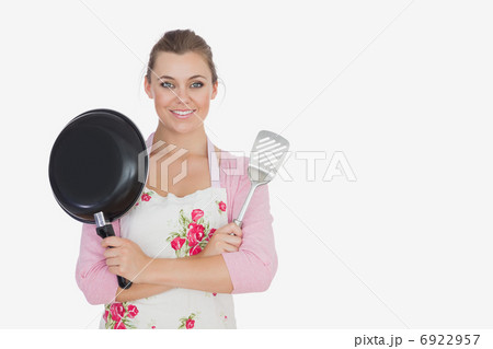 Young woman holding frying pan and spatula 6922957