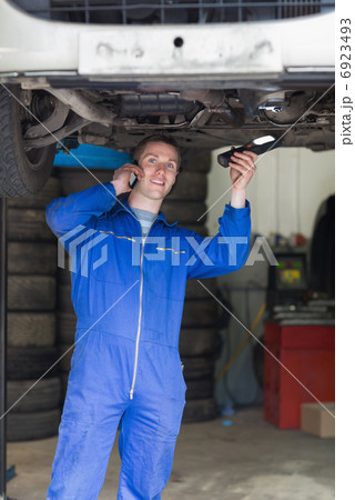 Auto mechanic using cell phone 6923493