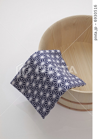 天然木の湯桶と日本手拭い天然木の湯殿いすと湯桶と日本手拭い 天然木の湯桶と日本手拭い天然木の湯殿いすと湯桶と日本手拭い 6930516