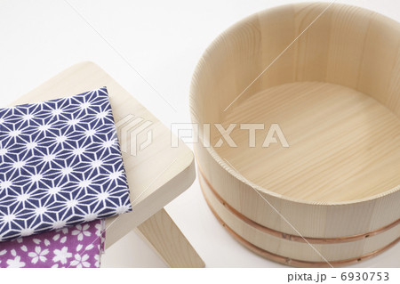 天然木の湯殿いすと湯桶と日本手拭い 天然木の湯殿いすと湯桶と日本手拭い 6930753