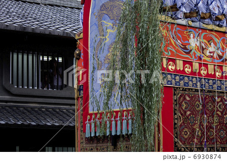 京都祇園祭の山鉾巡行 6930874