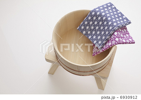 天然木の湯殿いすと湯桶と日本手拭い 6930912