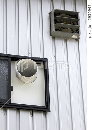 建物の壁の換気口 6930942