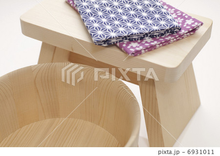 天然木の湯殿いすと湯桶と日本手拭い 天然木の湯殿いすと湯桶と日本手拭い 6931011