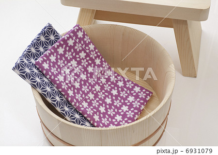 天然木の湯殿いすと湯桶と日本手拭い 6931079