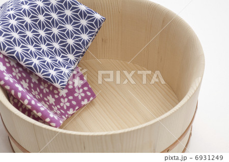 天然木の湯桶と日本手拭い 6931249