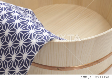 天然木の湯桶と日本手拭い 6931358