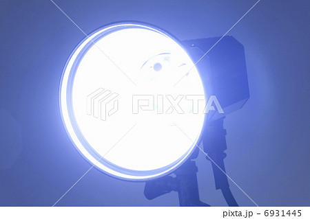 写真撮影用の大型ストロボ 6931445